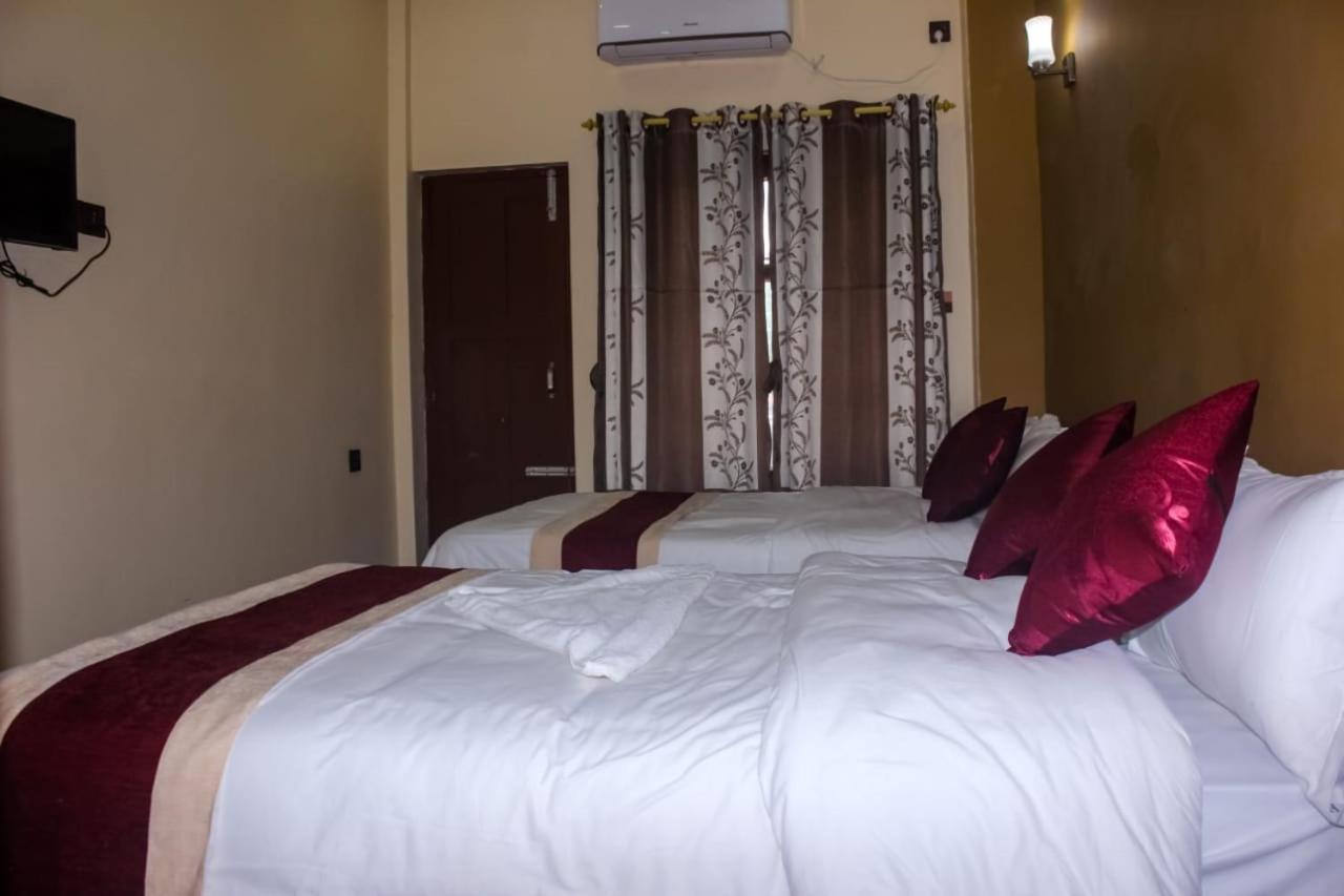 Hotel Flycatcher Chitwan- A Jungle Safari Home Sauraha Εξωτερικό φωτογραφία