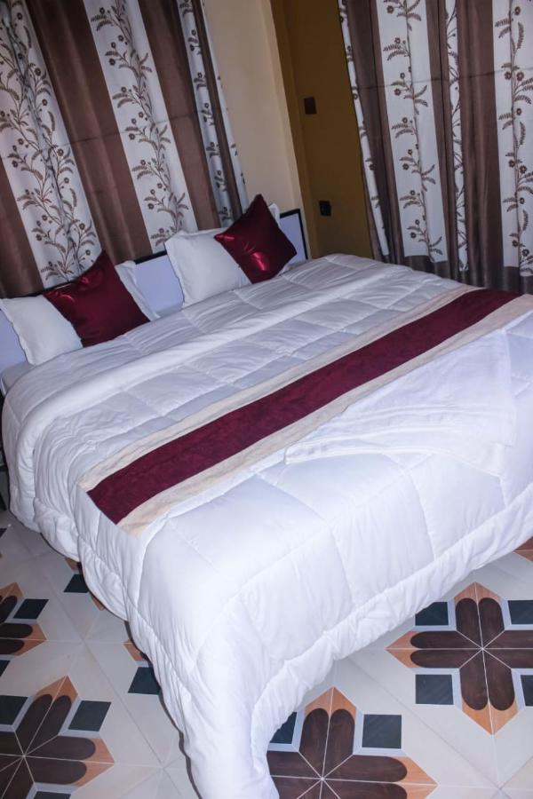 Hotel Flycatcher Chitwan- A Jungle Safari Home Sauraha Εξωτερικό φωτογραφία