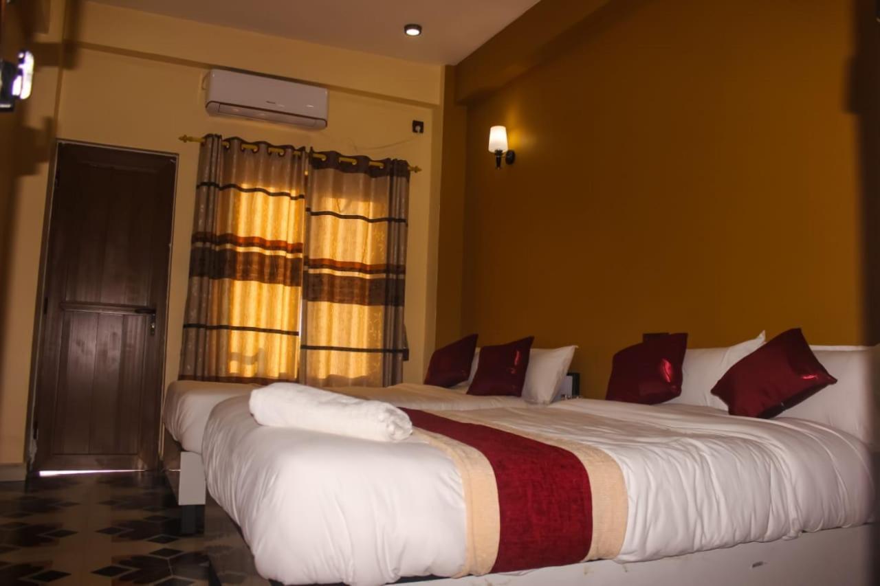 Hotel Flycatcher Chitwan- A Jungle Safari Home Sauraha Εξωτερικό φωτογραφία