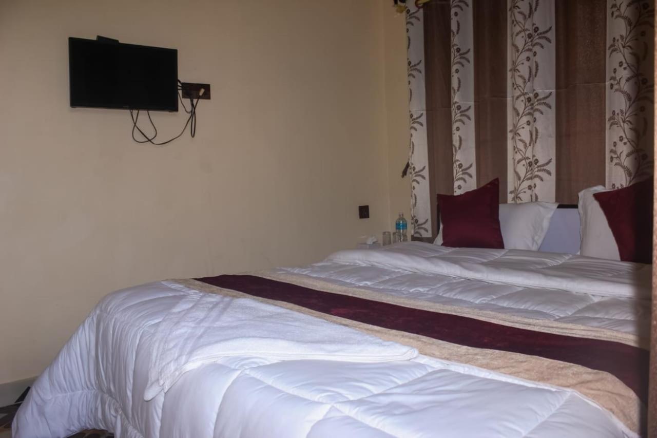 Hotel Flycatcher Chitwan- A Jungle Safari Home Sauraha Εξωτερικό φωτογραφία
