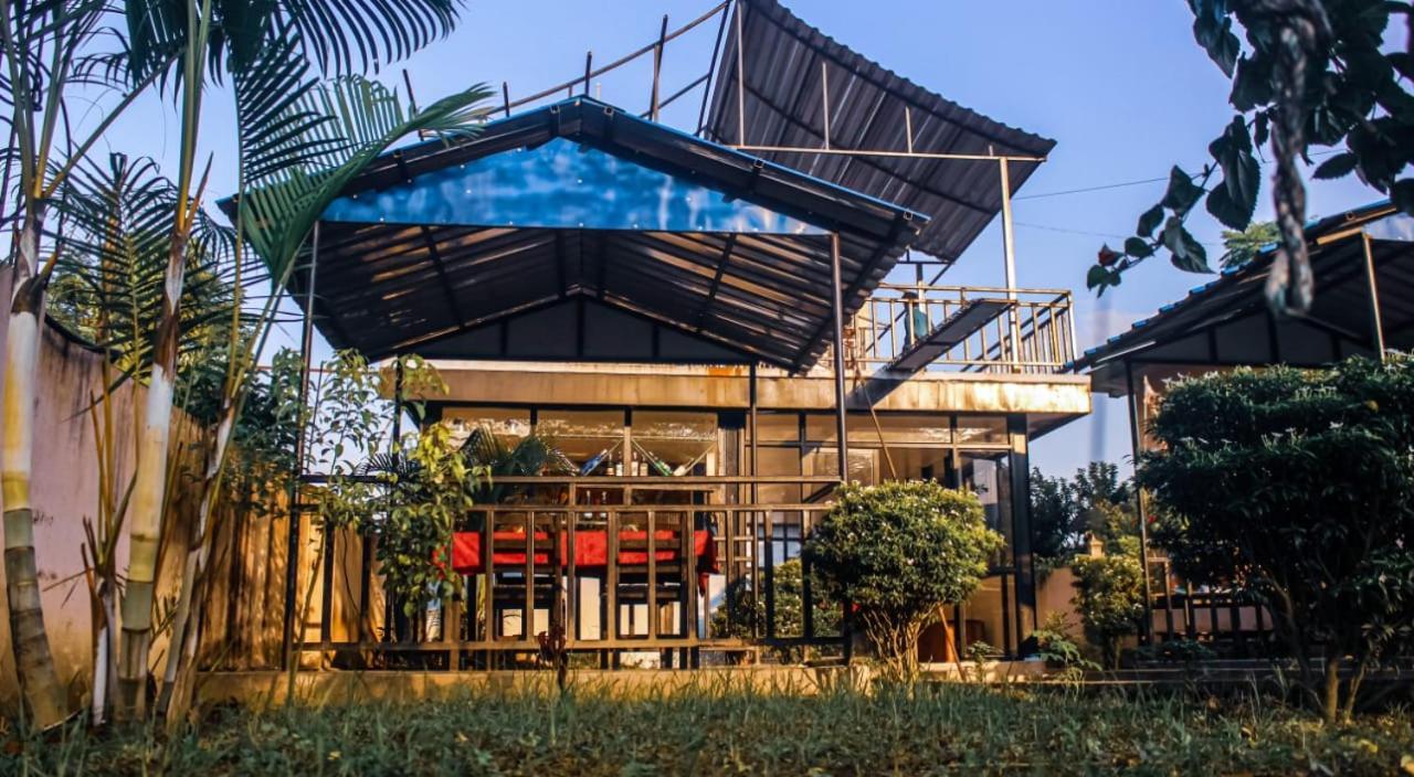 Hotel Flycatcher Chitwan- A Jungle Safari Home Sauraha Εξωτερικό φωτογραφία
