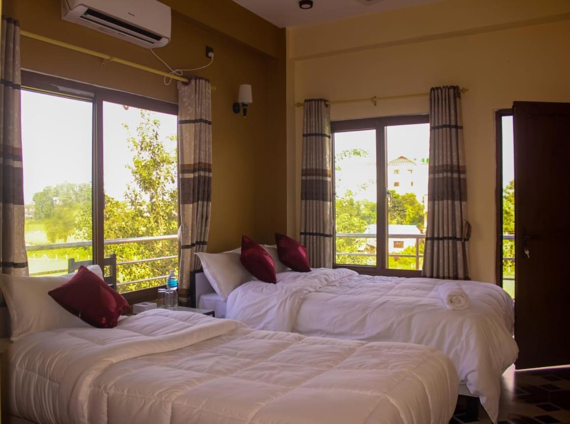 Hotel Flycatcher Chitwan- A Jungle Safari Home Sauraha Εξωτερικό φωτογραφία