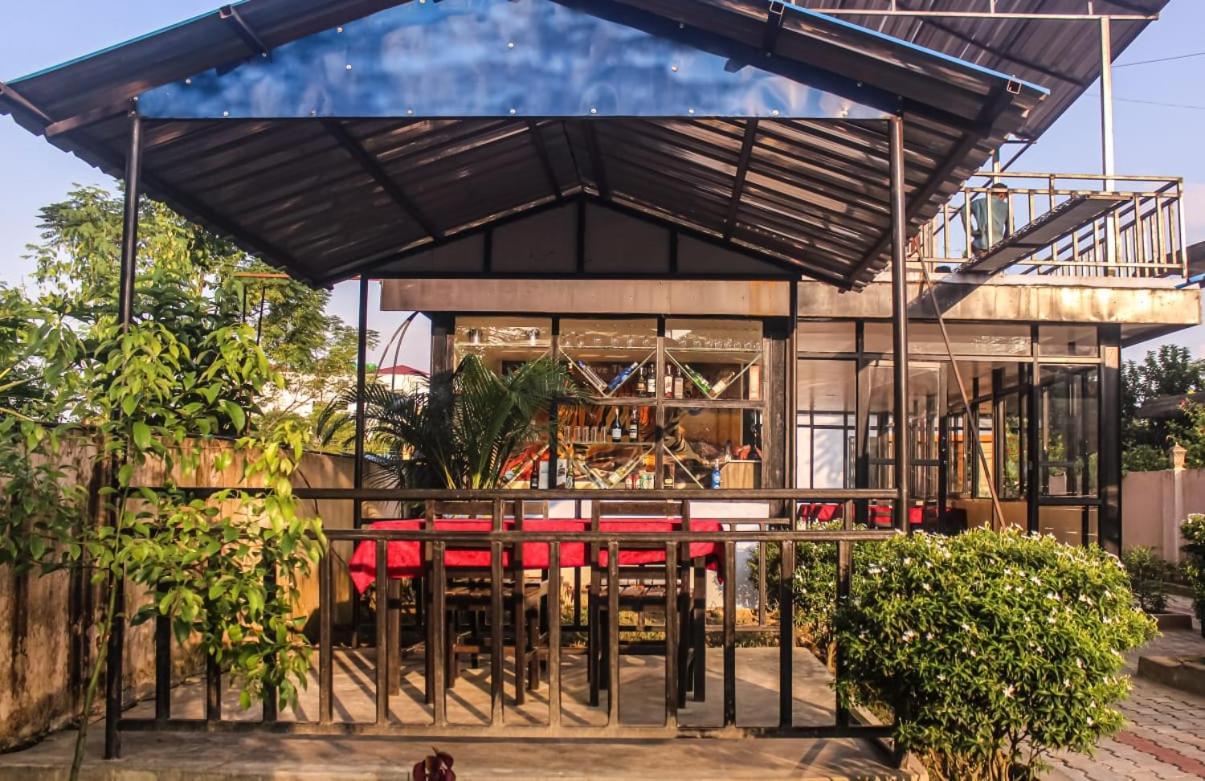 Hotel Flycatcher Chitwan- A Jungle Safari Home Sauraha Εξωτερικό φωτογραφία