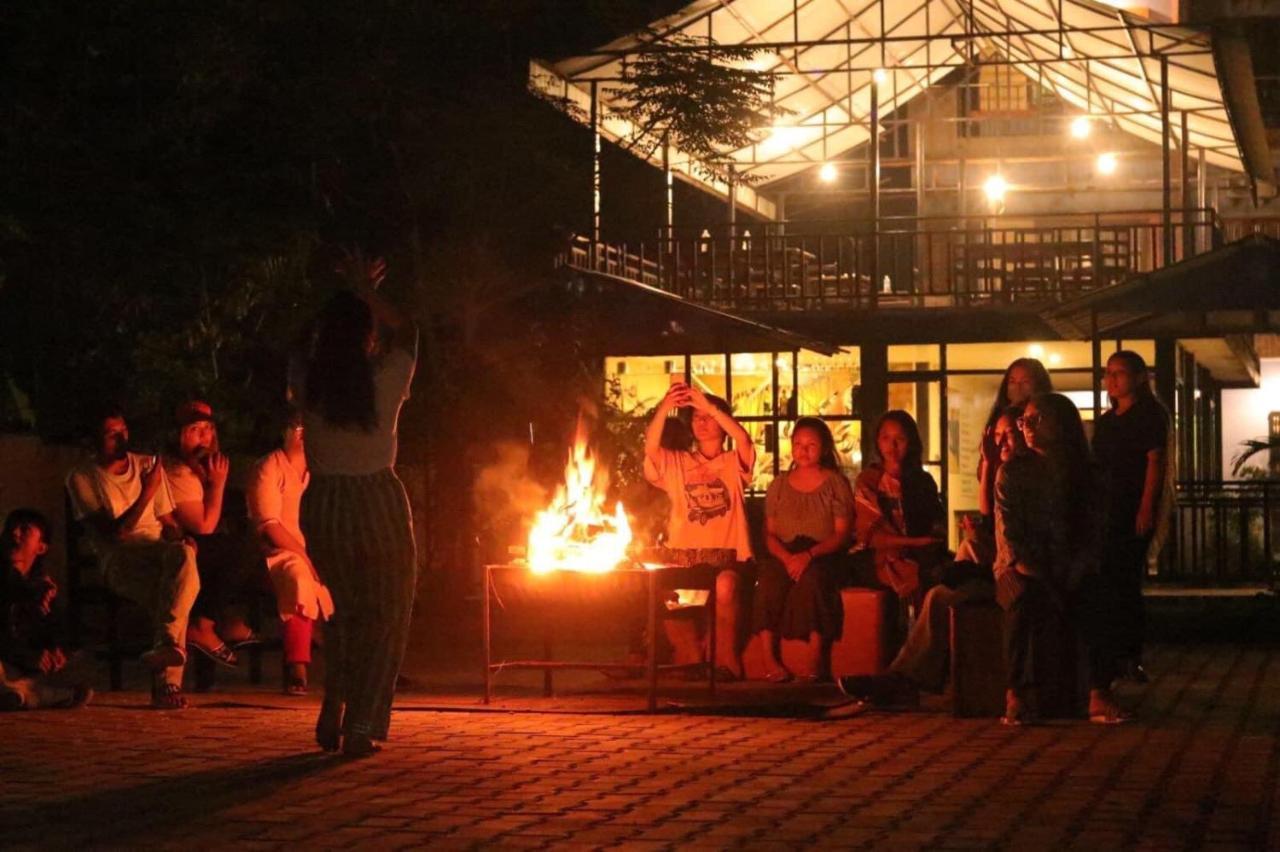 Hotel Flycatcher Chitwan- A Jungle Safari Home Sauraha Εξωτερικό φωτογραφία