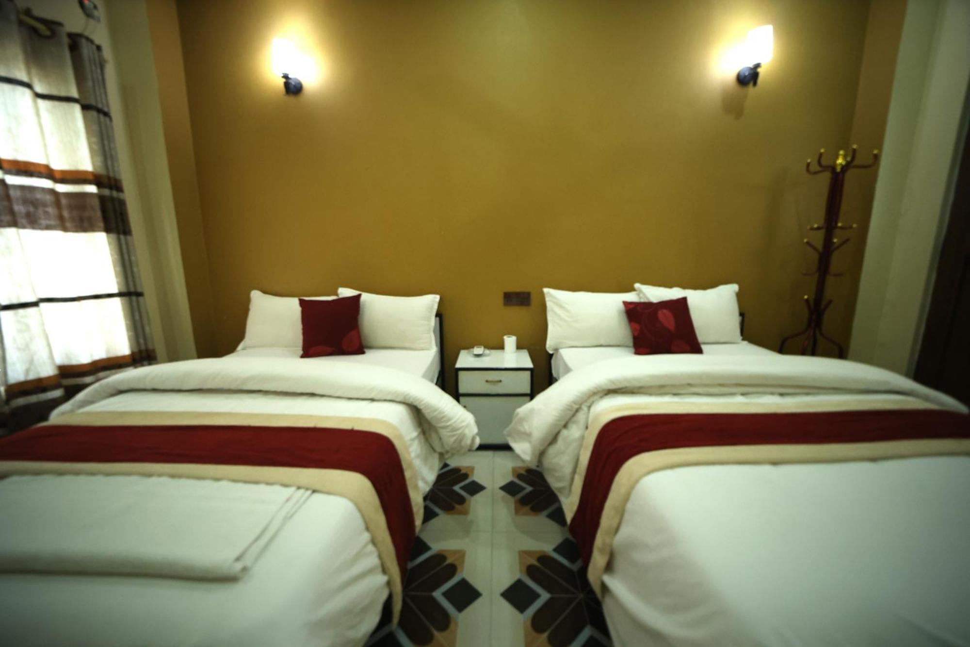 Hotel Flycatcher Chitwan- A Jungle Safari Home Sauraha Εξωτερικό φωτογραφία