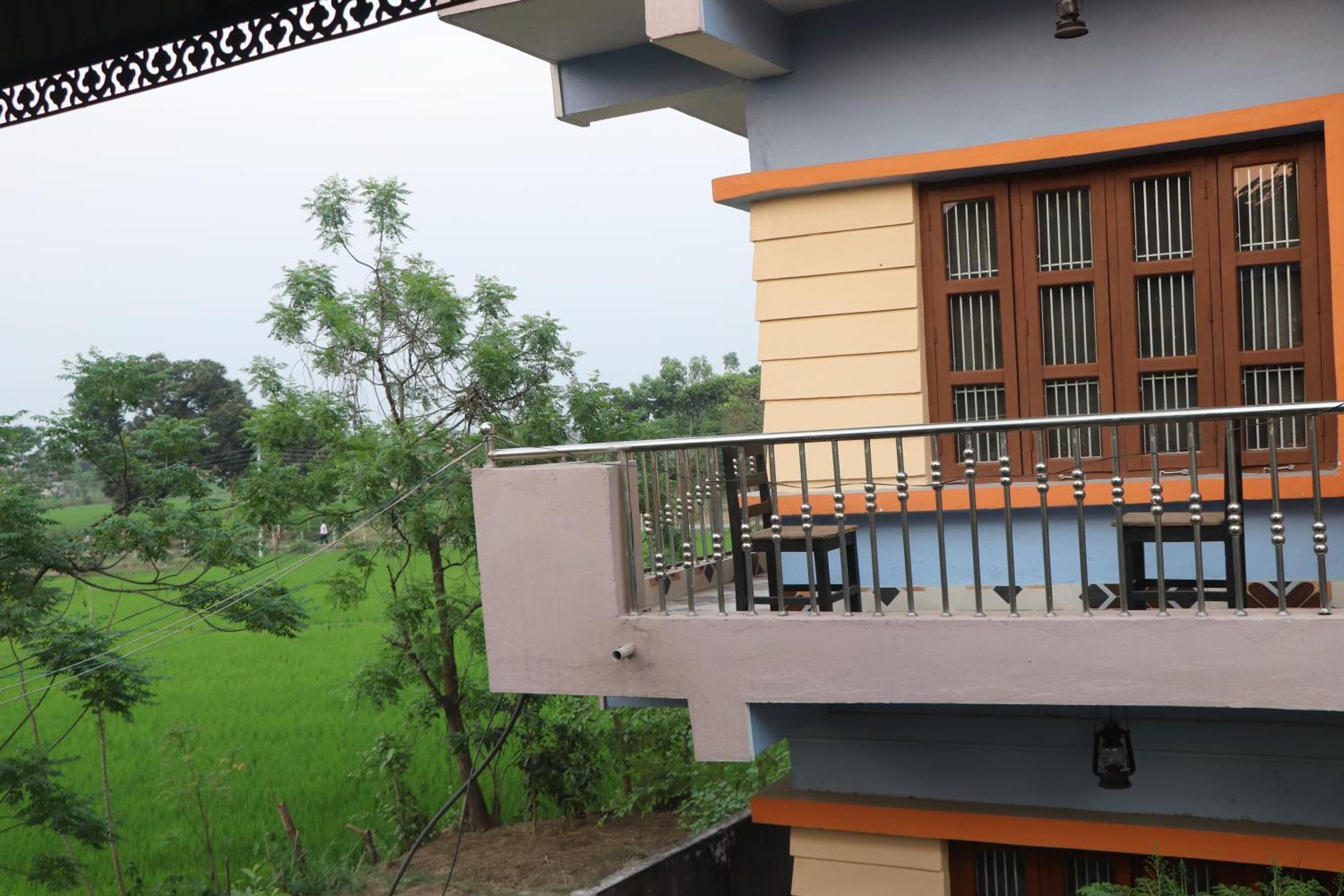 Hotel Flycatcher Chitwan- A Jungle Safari Home Sauraha Εξωτερικό φωτογραφία
