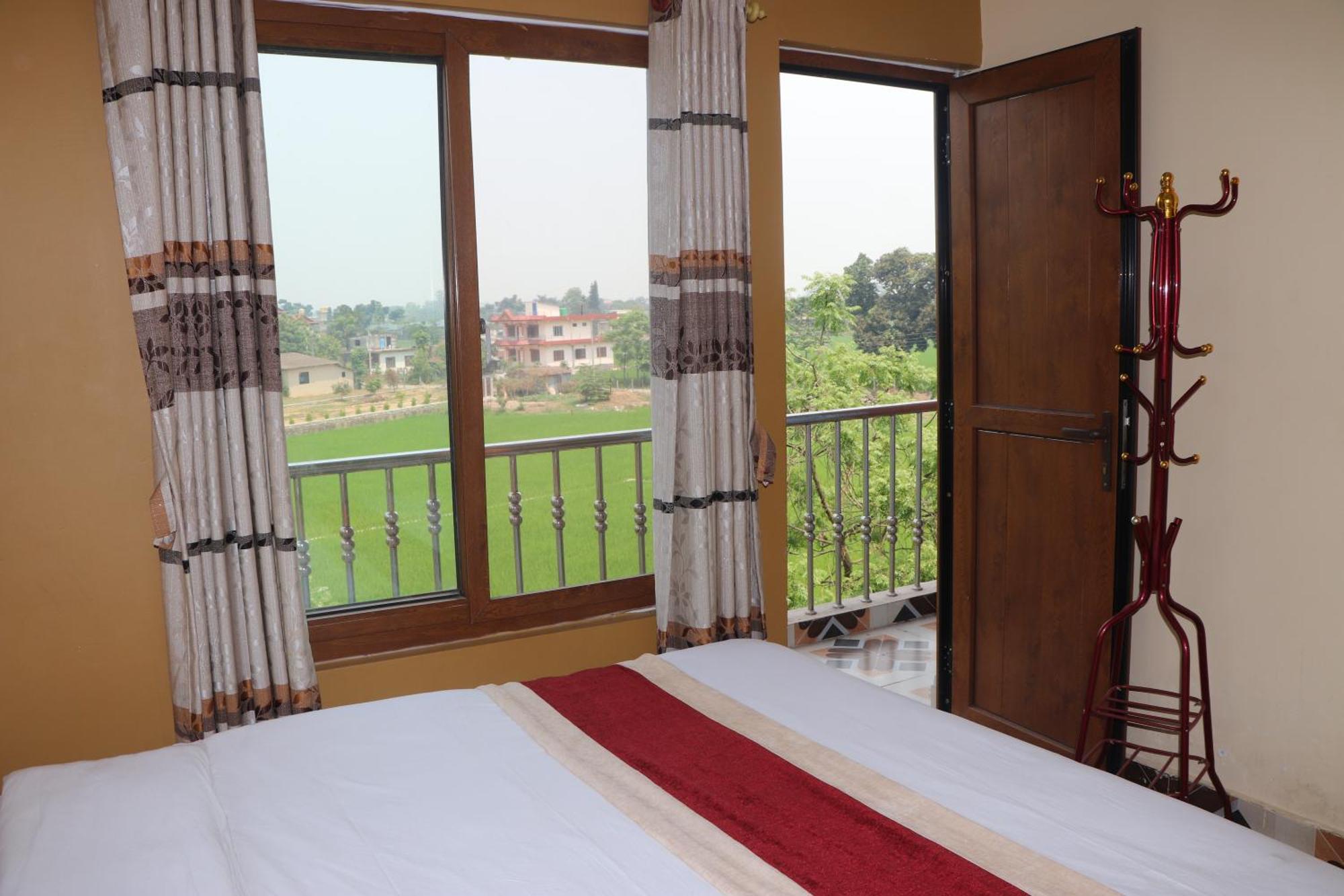 Hotel Flycatcher Chitwan- A Jungle Safari Home Sauraha Εξωτερικό φωτογραφία