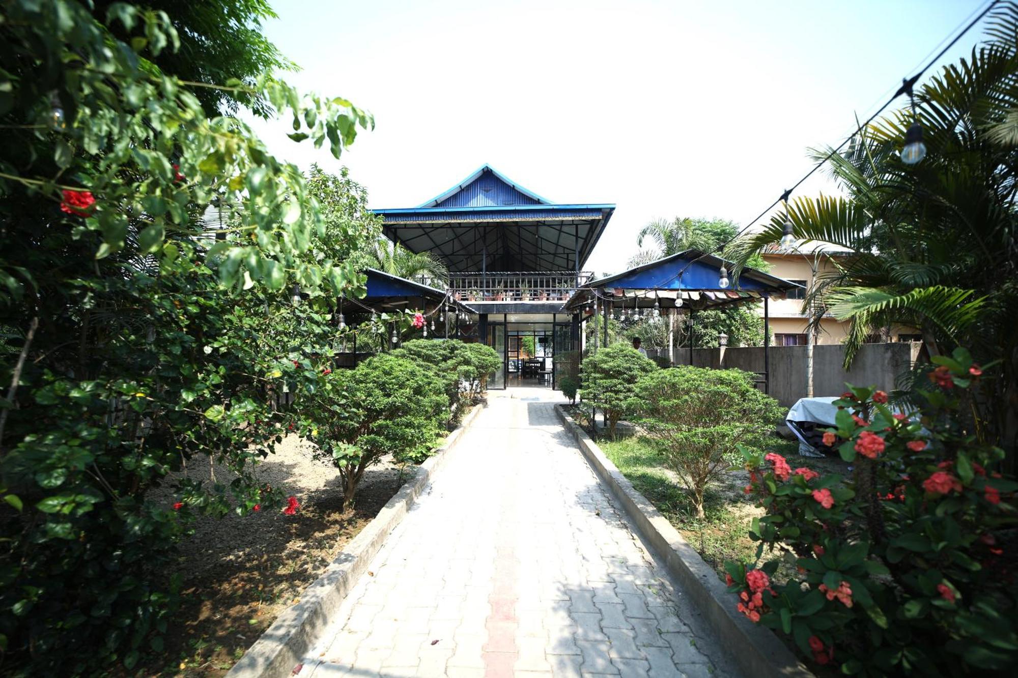 Hotel Flycatcher Chitwan- A Jungle Safari Home Sauraha Εξωτερικό φωτογραφία