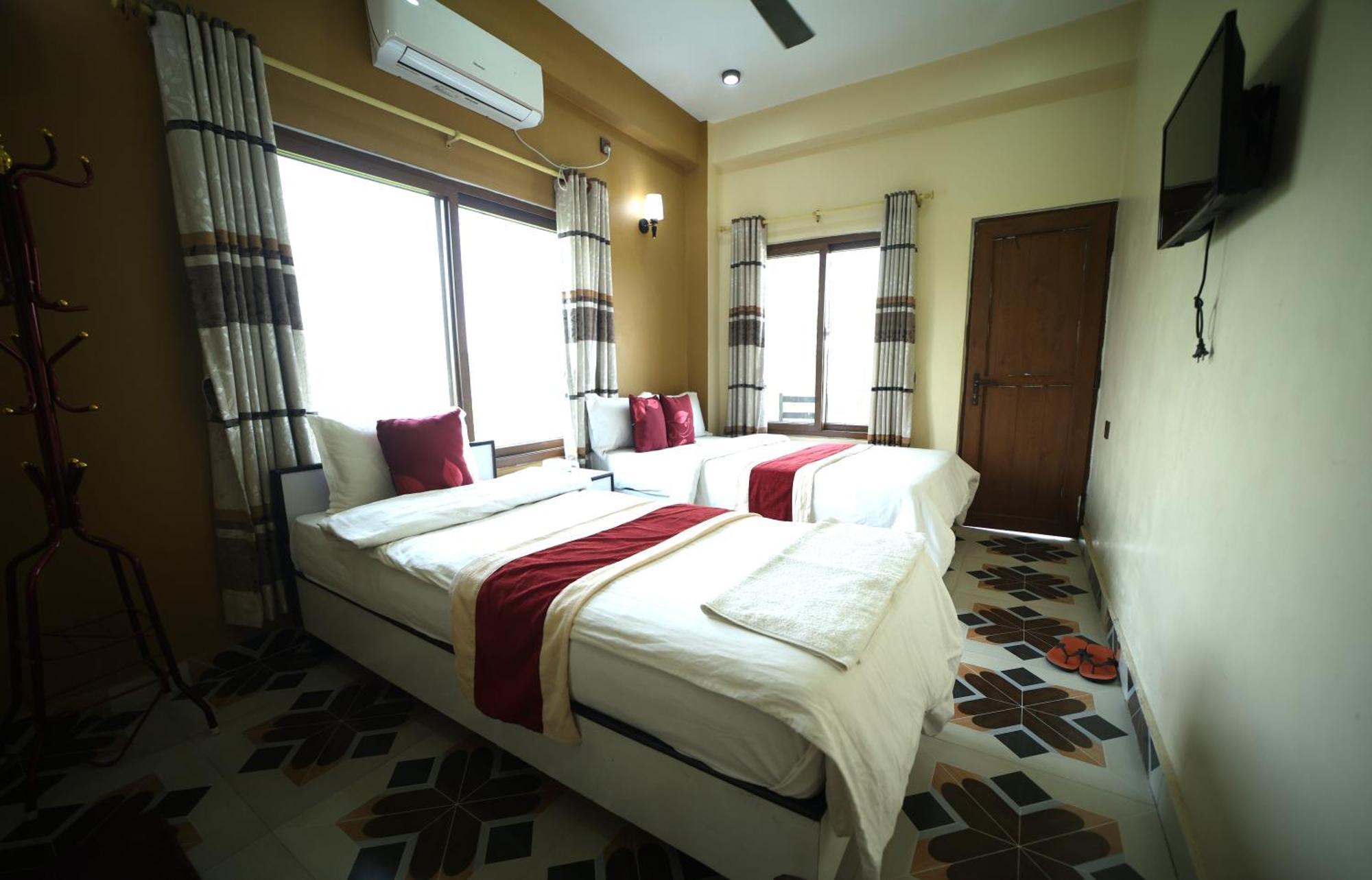 Hotel Flycatcher Chitwan- A Jungle Safari Home Sauraha Εξωτερικό φωτογραφία