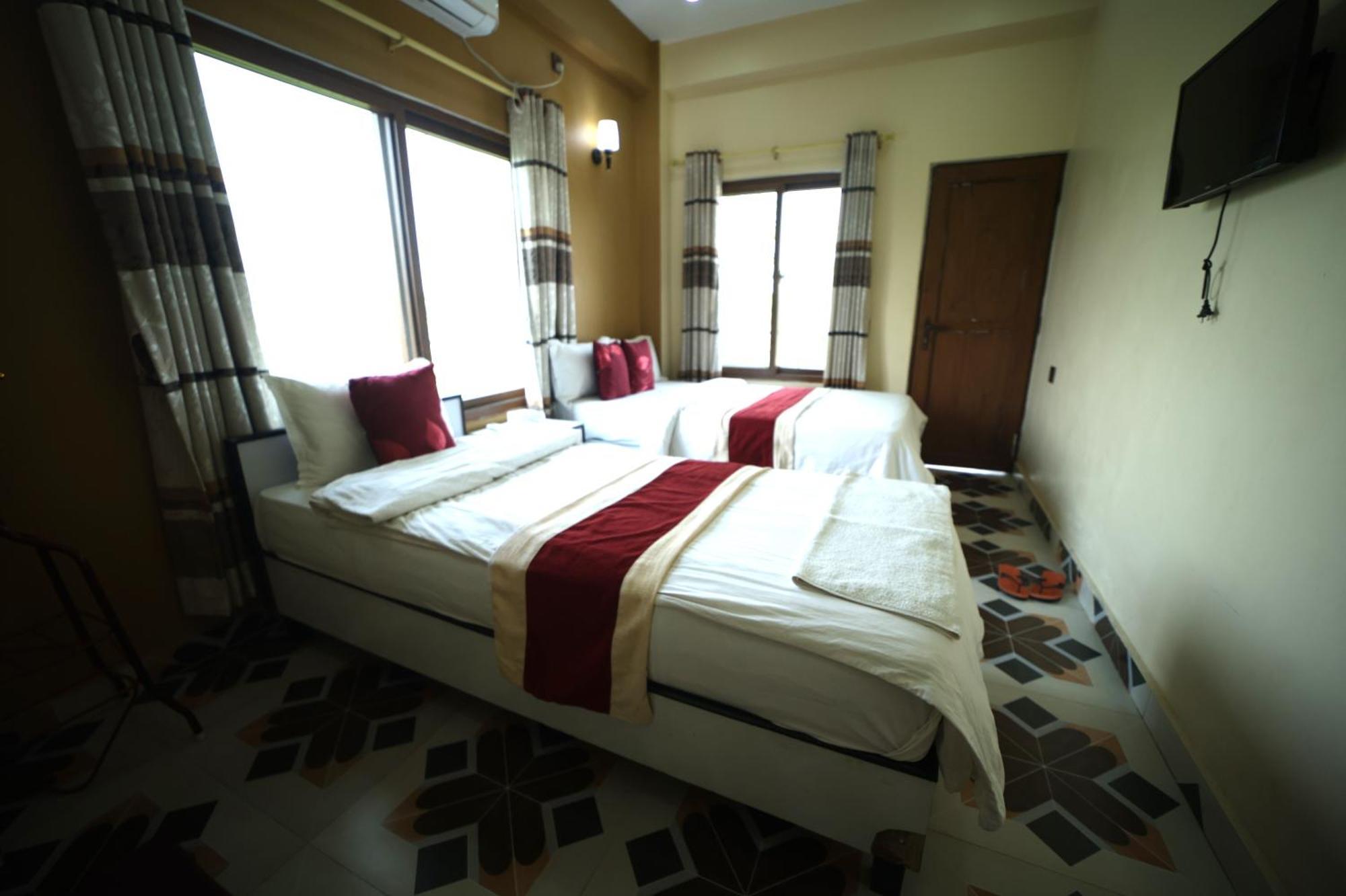 Hotel Flycatcher Chitwan- A Jungle Safari Home Sauraha Εξωτερικό φωτογραφία