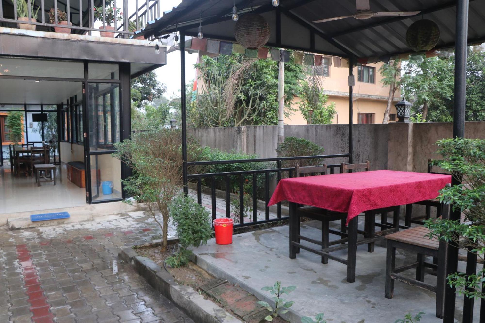 Hotel Flycatcher Chitwan- A Jungle Safari Home Sauraha Εξωτερικό φωτογραφία
