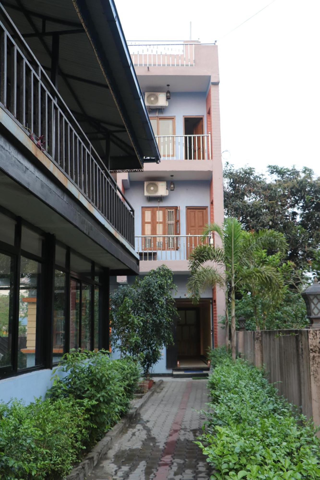 Hotel Flycatcher Chitwan- A Jungle Safari Home Sauraha Εξωτερικό φωτογραφία