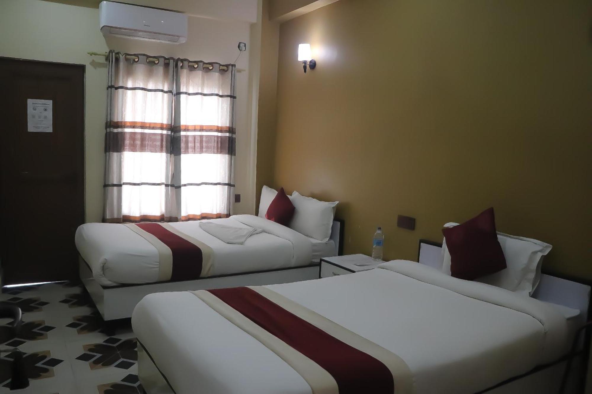 Hotel Flycatcher Chitwan- A Jungle Safari Home Sauraha Εξωτερικό φωτογραφία