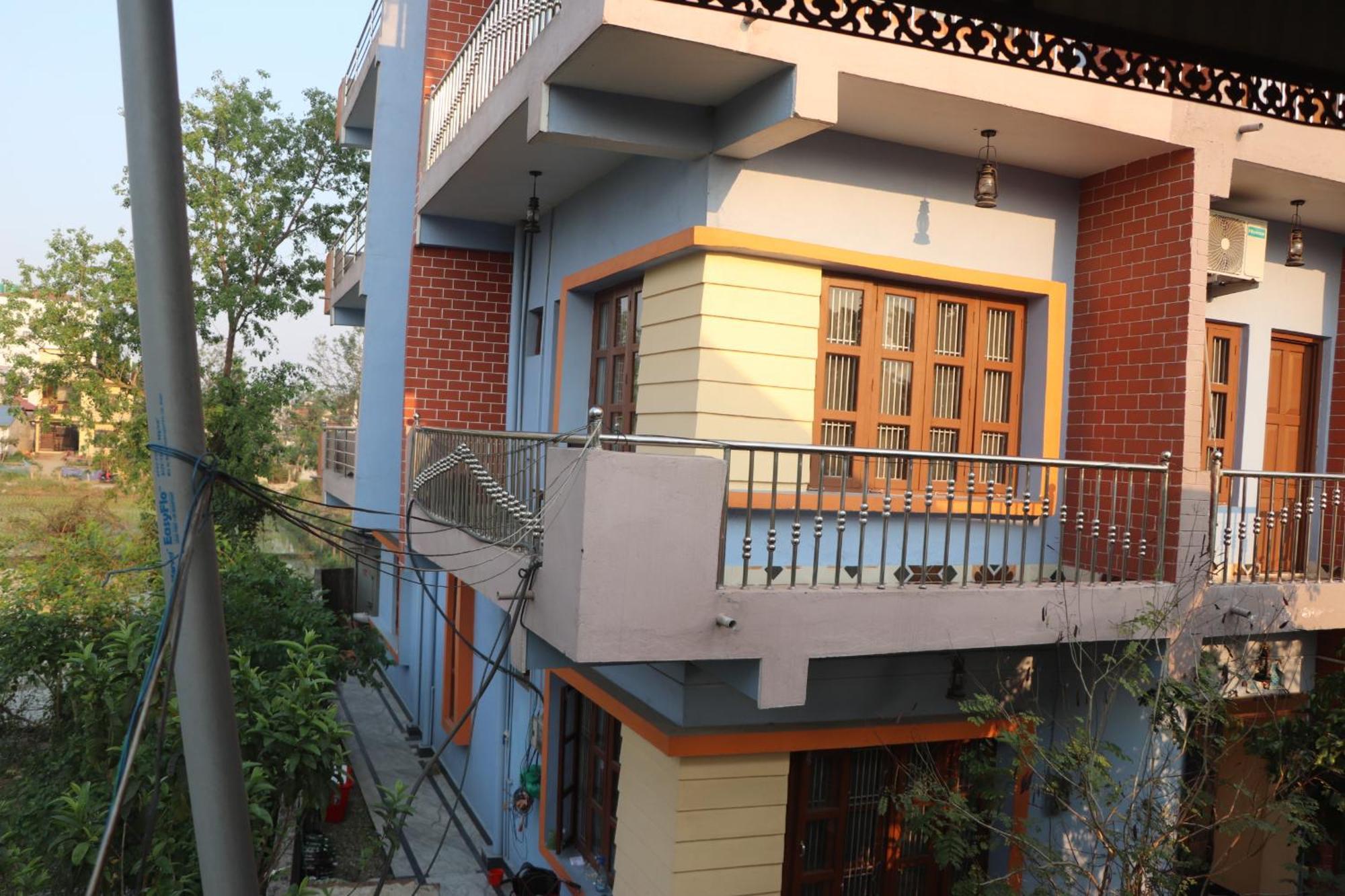 Hotel Flycatcher Chitwan- A Jungle Safari Home Sauraha Εξωτερικό φωτογραφία