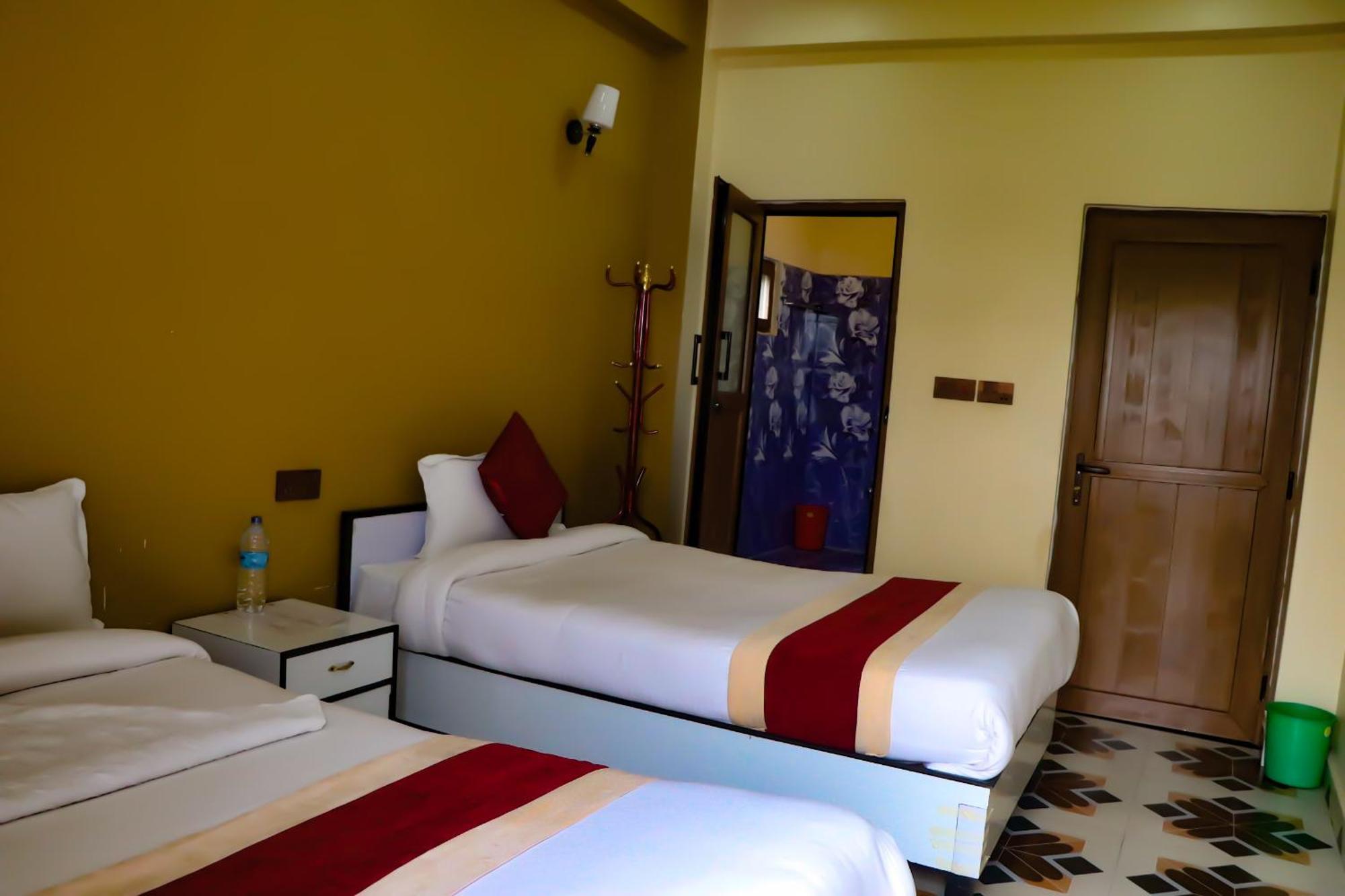 Hotel Flycatcher Chitwan- A Jungle Safari Home Sauraha Εξωτερικό φωτογραφία